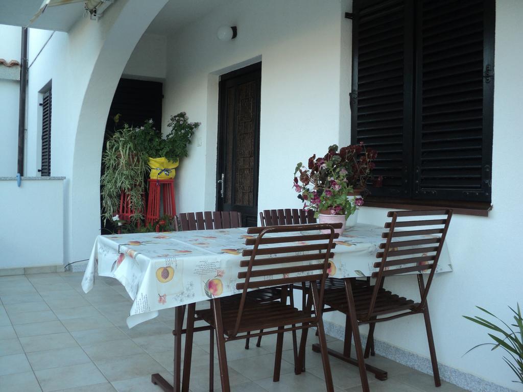 Apartments Nevenka Krk Town Extérieur photo